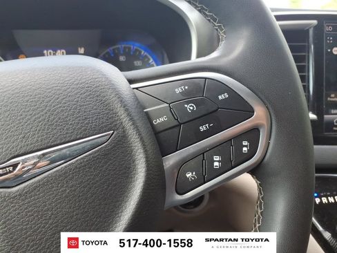 Used 2024 Chrysler Pacifica Touring-L FWD image 18