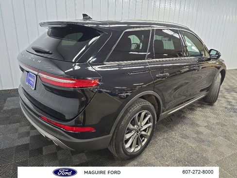 Used 2021 Lincoln Corsair AWD w/ Premium Package image 12