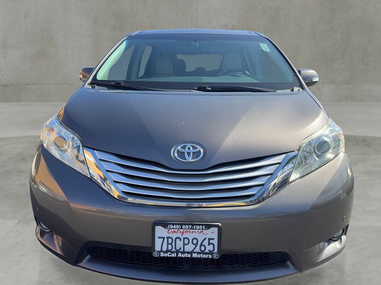 Used 2013 Toyota Sienna Limited w/ Premium Pkg FWD image 8