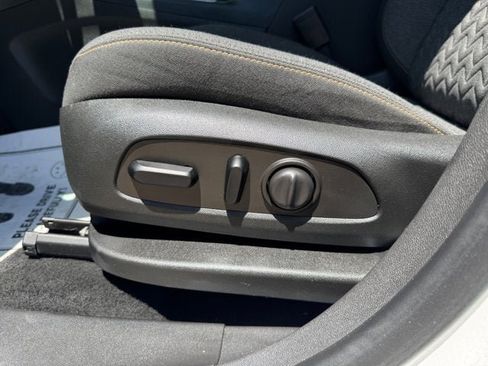 Used 2023 Chevrolet Equinox LT AWD/4WD image 15