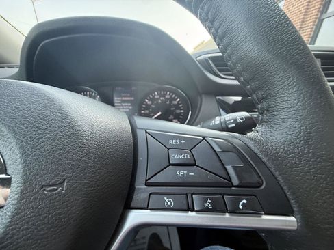Used 2020 Nissan Rogue S w/ Special Edition Package FWD image 21