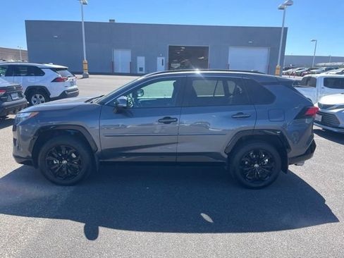 Used 2022 Toyota RAV4 SE w/ Convenience Package AWD/4WD image 8