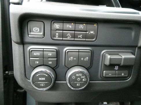 New 2026 Chevrolet Suburban Z71 w/ Z71 Off-Road Package image 27