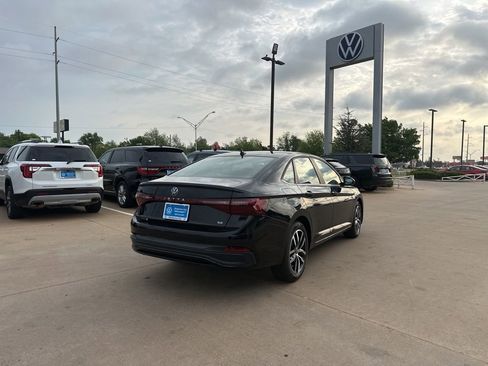 New 2026 Volkswagen Jetta SE FWD image 5