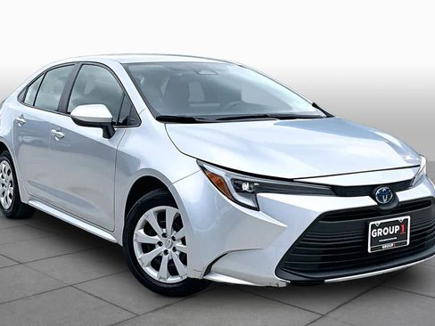Used 2024 Toyota Corolla LE image 3