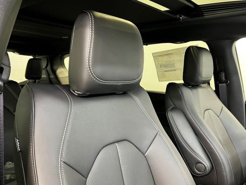 New 2026 Chrysler Pacifica Select image 8