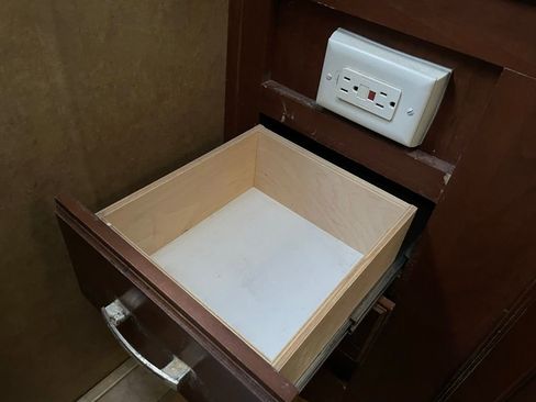 Used 2013 Ford E-450 and Econoline 450 Super Duty w/ Motorhome Prep Pkg image 95