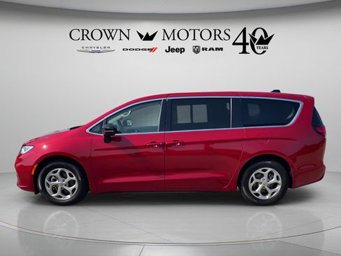 Used 2024 Chrysler Pacifica Limited FWD image 8