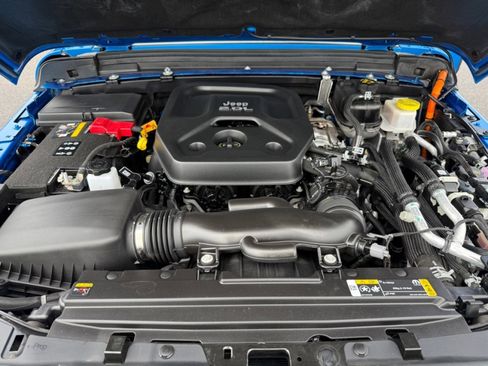 Used 2021 Jeep Wrangler Unlimited Sahara w/ Dual Top Group image 40