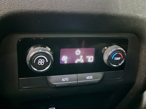 Used 2025 Chevrolet Traverse LT image 27