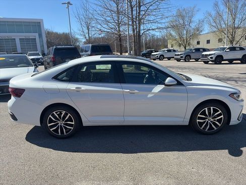 New 2026 Volkswagen Jetta SE FWD image 8
