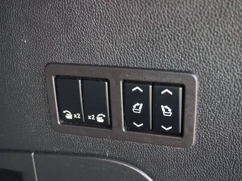 Used 2020 GMC Yukon SLT w/ Open Road Package RWD image 11