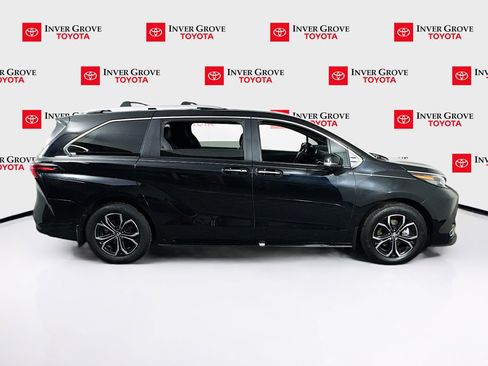 Used 2025 Toyota Sienna Platinum AWD/4WD image 4