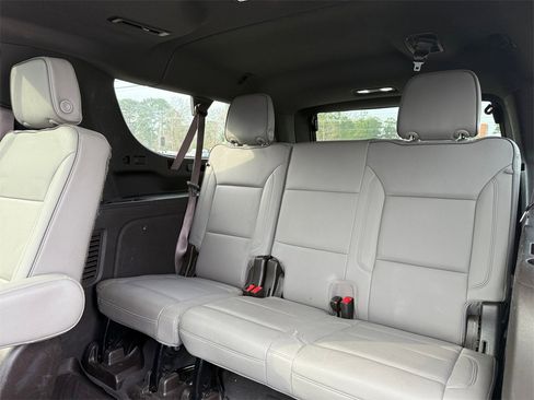 Used 2022 GMC Yukon XL SLT w/ SLT Premium Package image 18
