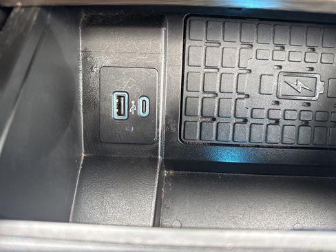 Used 2023 Ford Expedition Limited image 33