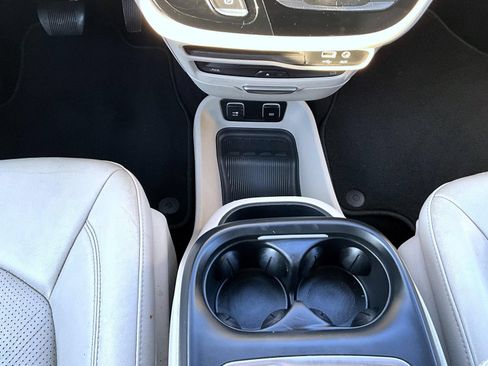 Used 2019 Chrysler Pacifica Touring-L Plus FWD image 15