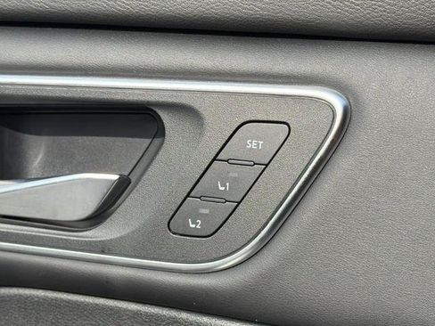 Certified 2025 Nissan Rogue Platinum w/ Platinum Premium Package FWD image 17
