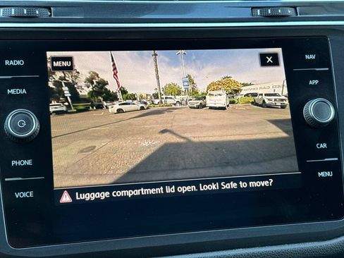 Used 2020 Volkswagen Tiguan SEL FWD image 21