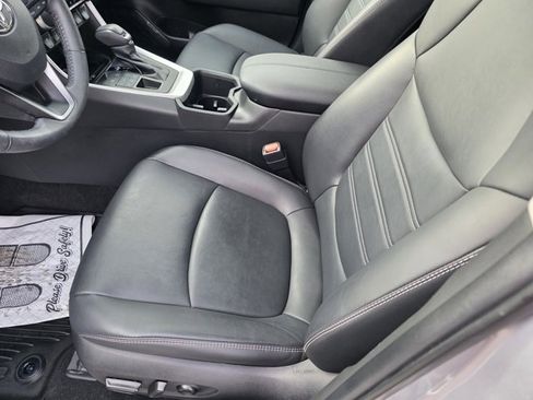 Used 2023 Toyota RAV4 XLE Premium image 17