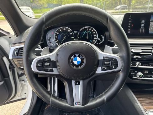Used 2018 BMW 530e xDrive w/ M Sport Package 2 AWD/4WD image 28