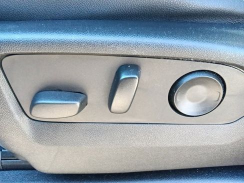 Used 2023 GMC Yukon SLT image 16