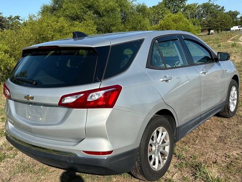 Used 2018 Chevrolet Equinox LS FWD image 10