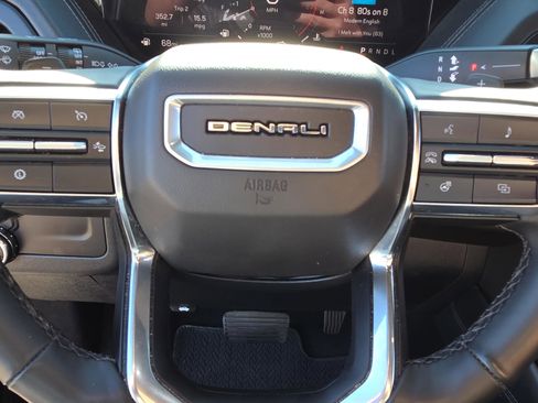 Used 2025 GMC Yukon XL Denali image 22