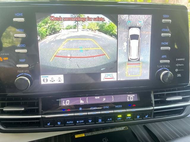 Used 2024 Toyota Sienna Platinum FWD image 17