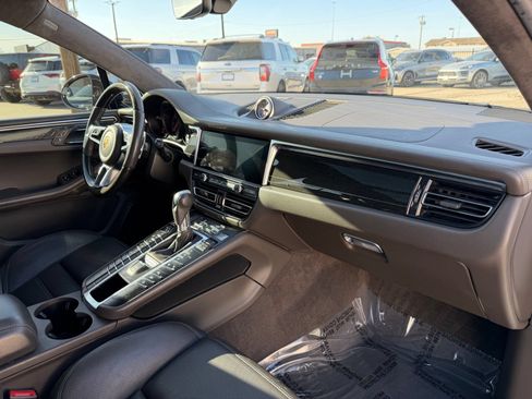 Used 2021 Porsche Macan Turbo AWD/4WD image 18