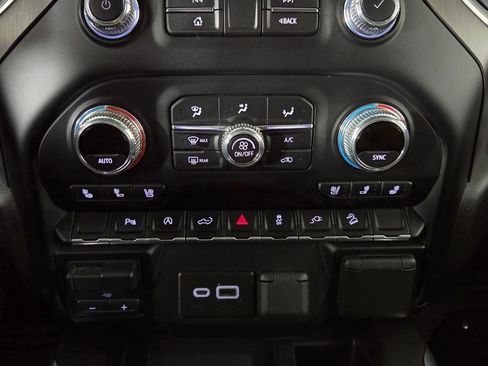 Used 2022 GMC Sierra 1500 AT4 w/ AT4 Carbonpro Edition AWD/4WD image 23