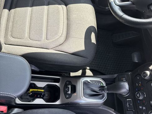 Used 2022 Jeep Renegade Latitude w/ Convenience Group AWD/4WD image 23