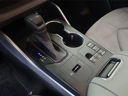 Used 2023 Toyota Highlander L image 20