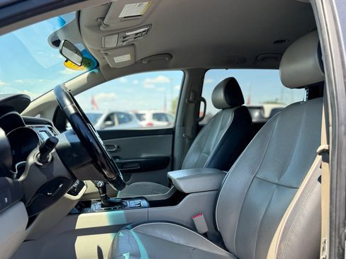 Used 2017 Kia Sedona LX w/ LX Essentials Premium Package FWD image 19