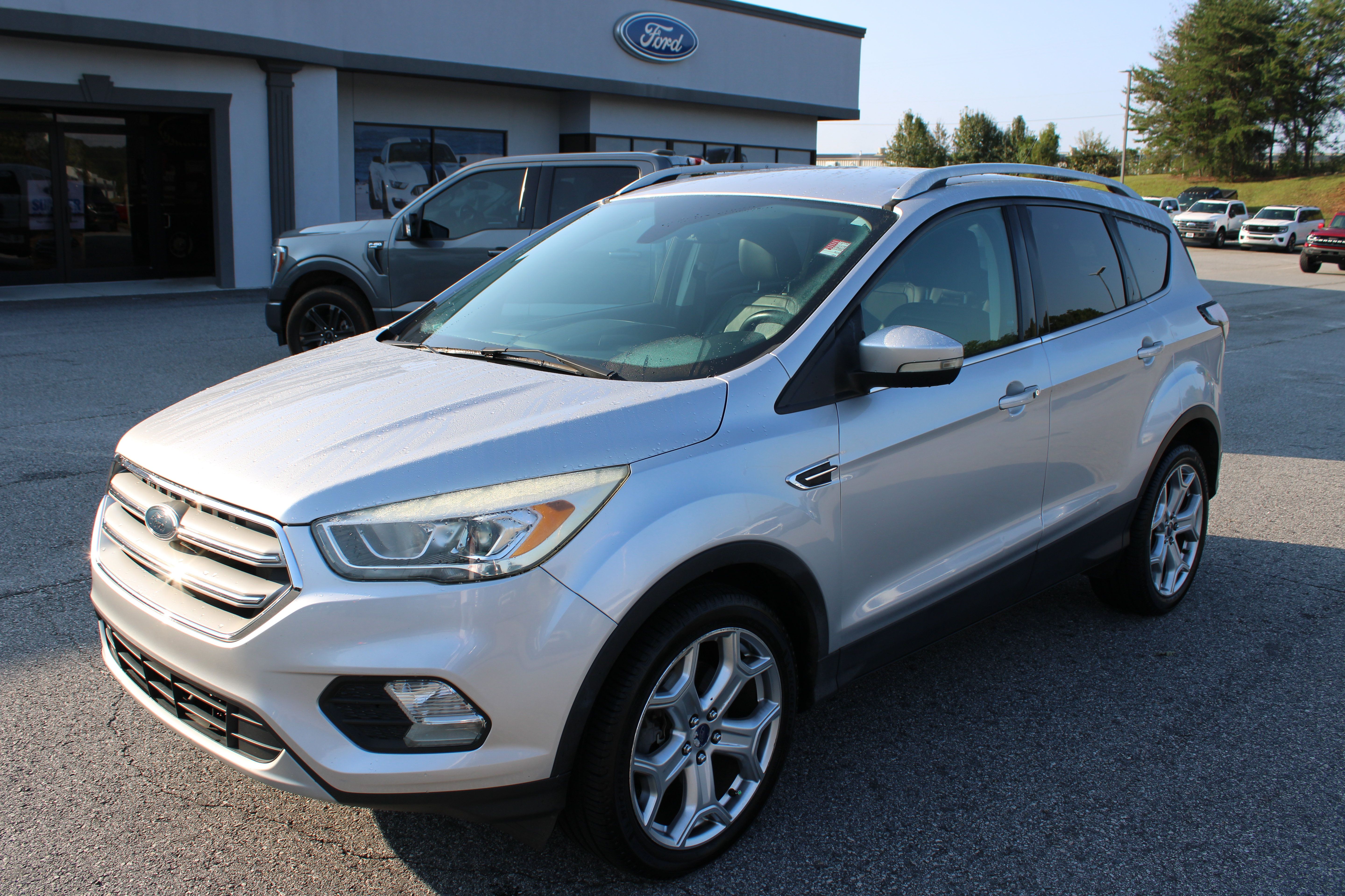 Used 2017 Ford Escape Titanium FWD image 2