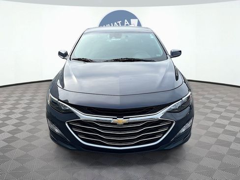 Used 2025 Chevrolet Malibu LT image 2