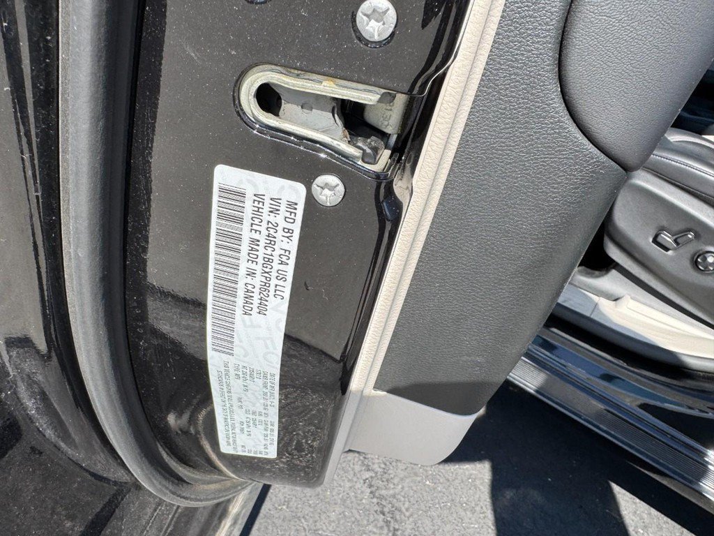 Used 2023 Chrysler Pacifica Touring-L FWD image 24