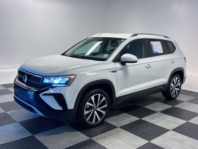 Certified 2023 Volkswagen Taos SE FWD image 3