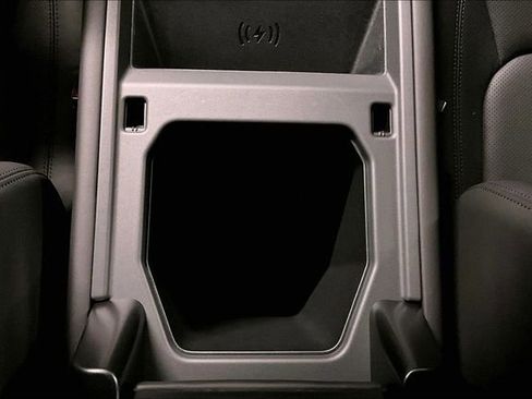 Certified 2025 Land Rover Defender 110 X-Dynamic SE AWD/4WD image 11