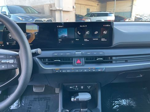 Used 2025 Kia K4 LXS image 18