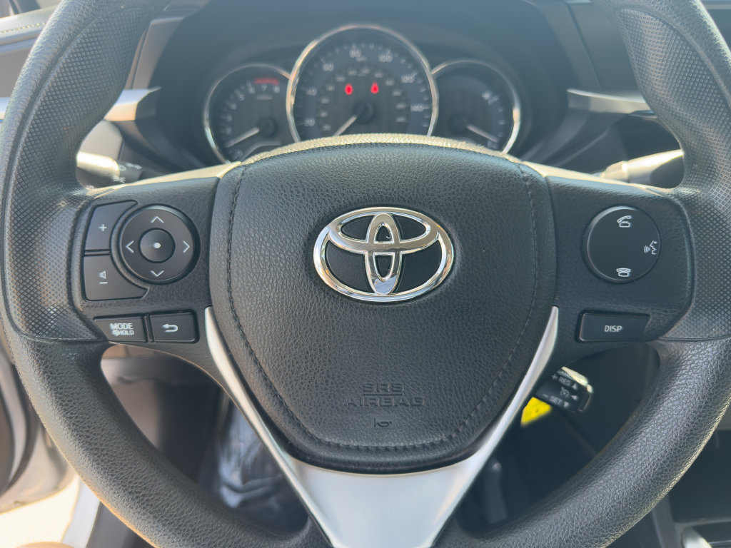 Used 2015 Toyota Corolla LE FWD image 25