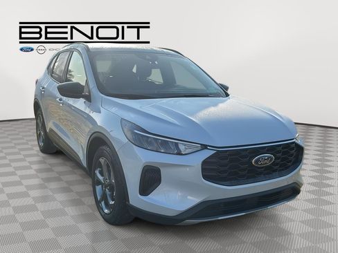 Used 2025 Ford Escape ST-Line w/ Equipment Group 301A image 3