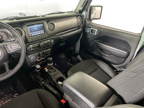 Used 2023 Jeep Gladiator Willys image 22