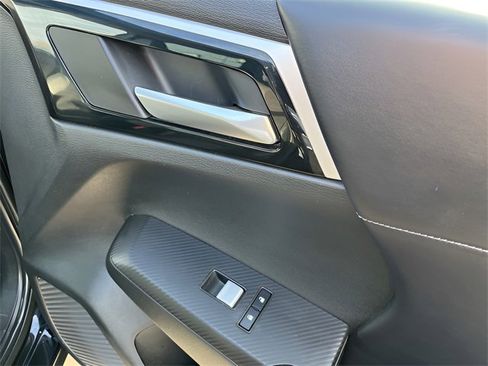 Used 2023 Mitsubishi Outlander SE image 35