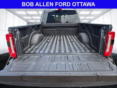 Used 2025 Ford F350 Lariat w/ Lariat Ultimate Package AWD/4WD image 15