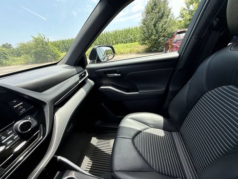 Used 2024 Toyota Highlander XSE FWD image 26