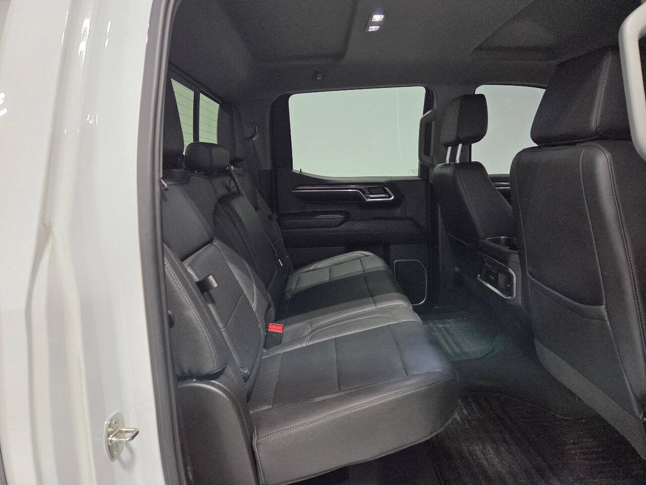 Used 2023 Chevrolet Silverado 1500 LTZ w/ LTZ Convenience Package II AWD/4WD image 17