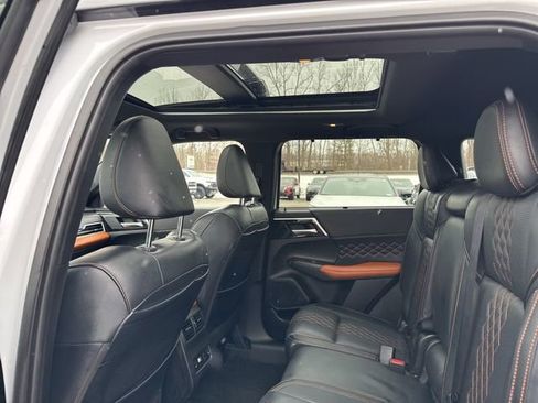 Used 2024 Mitsubishi Outlander SEL image 48