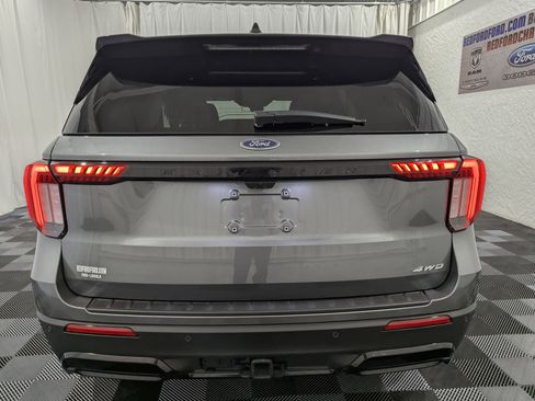 Used 2025 Ford Explorer ST-Line image 9