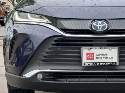 Used 2024 Toyota Venza XLE AWD/4WD image 8