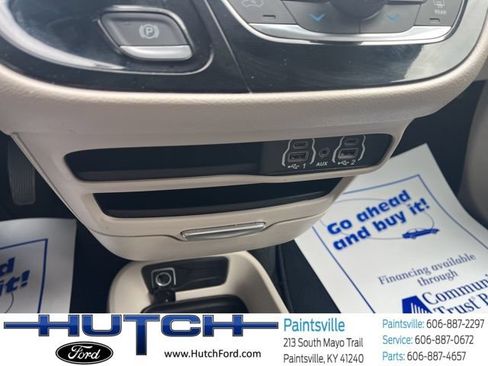 Used 2024 Chrysler Pacifica Touring-L FWD image 29